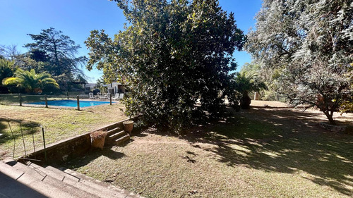 Casa En Venta, 6 Dormitorios, 5 Baños, Pileta, 4 Hectáreas. Tanti
