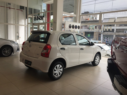 Imagen 4 de 21 de Toyota Etios 5p X 6m/t My 2022 Cupo Mr