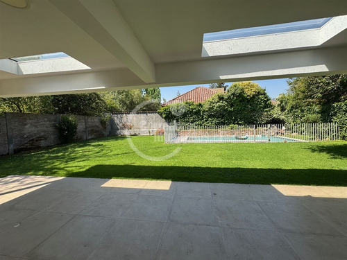Casa En Venta De 7 Dorm. En Las Condes