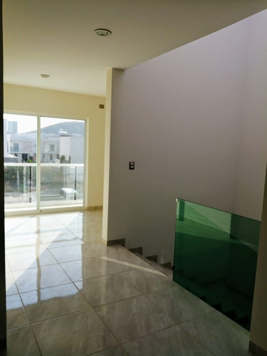 Hermosa Residencia En La Condesa Juriquilla, Estudio O 4ta Rec En Pb, Jardín,.