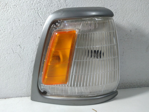 Faro Delantero Derecho Borde Gris Toyota Hilux (4x2) 93/01