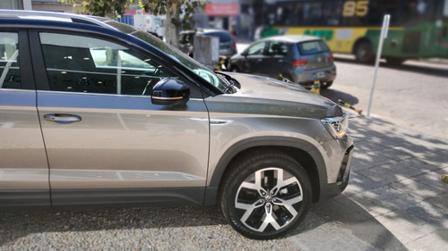 Volkswagen Taos Highline Bi Tono