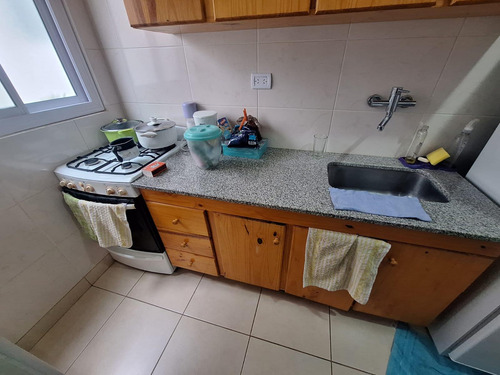 Ph En Planta Baja De Tres Ambientes Con Patio. Chacabuco 3700