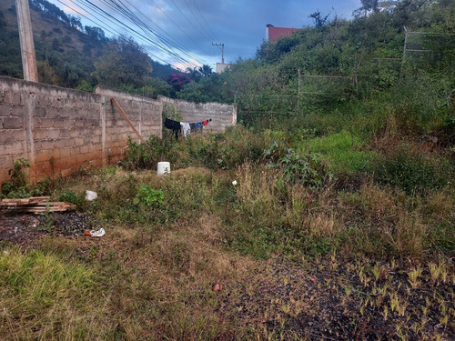 Se Vende Terreno En Pátzcuaro, 11x33 Frente A La Uvaq, Sobre Abarca