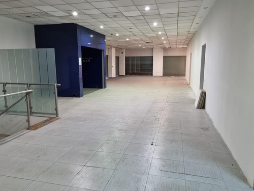 Imagen 7 de 25 de Local -esquina En 18 De Julio Esquina Andes , 450 M2, 45 Mts De Frente !!