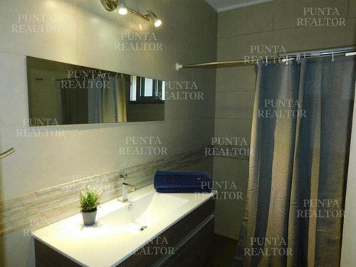 Mansa, Minimalista, 3 Suites Con Vestidor Y Terrazas, Parrillero, Piscina, Jardín Diseño- Ref: 130