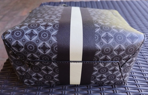 Cartera Jackie Smith De Mano Elegante Diseño- Im Pe Ca Ble Negro Geométrico Níquel (Usado)