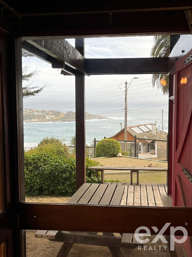 Casa En Venta De 3 Dorm. En El Quisco