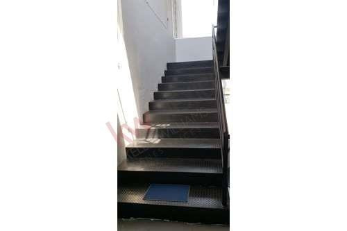 Imagen 8 de 21 de Edificio De Oficinas, Tres Niveles, Irapuato, Guanajuato