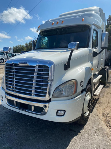 Imagen 2 de 9 de Tractocamión Seminuevo Freightliner Cascadia S60 2012