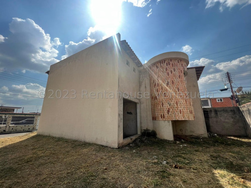 Excelente Townhouse Para Remodelar En Oba Gris En Venta Ubicado En Turmero Urb San Pablo Db 25-14294