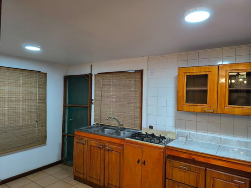 Se Arrienda Casa Con Patio Y Almendros En Producción En Sec
