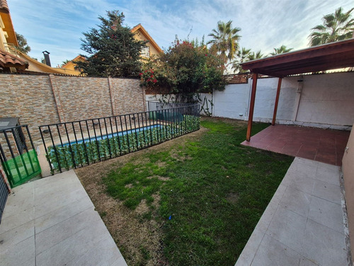 Arriendo Casa Con Piscina 4d 3b 1b 1e En Peñalolén.