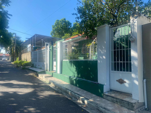 Venta De Casa En La Charles De Gaulle Santo Domingo