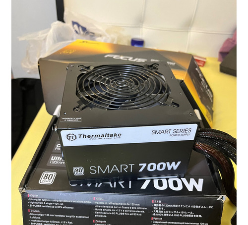 Fuente De Poder 700w Thermaltake Certificación 80 Plus