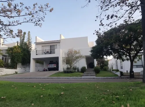 Exclusiva Residencia En Venta En El Campanario, Querétaro Ubicación Premium