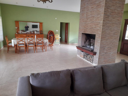 Casa En Barrio Privado Chacras De Uribelarrea