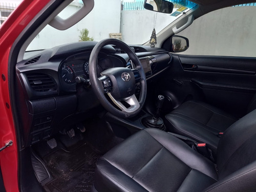 Imagen 5 de 11 de Toyota Hilux Dx Cabina Simple 2.4tdi 6mt 4x4 2017