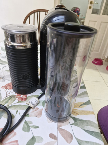 Cafetera Nespresso D55 Con Aeroccino Negro (Usado)