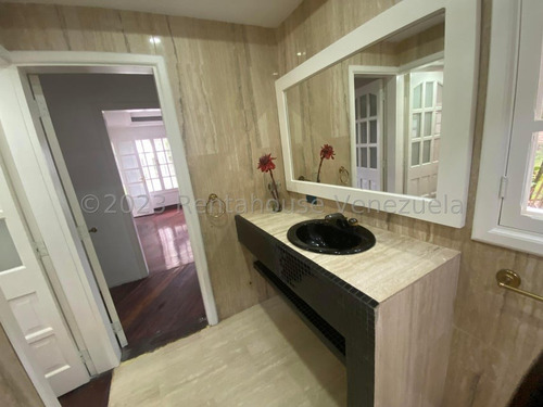 Casa En Venta En Alto Hatillo Terraza Areas Sociales Caracas Angela Tochon