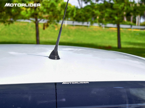Imagen 22 de 25 de Peugeot 301 Extra Full 1.2 | Permuta / Financia