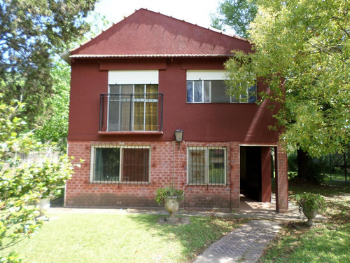 Casa En Venta - 3 Dormitorios 1 Baño - 2.322mts2 - Primera Sección, Escobar