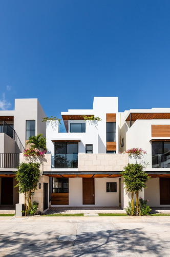 Imagen 2 de 12 de En Venta Hermosa Casa En Playa Del Carmen Con 255m2, A Pocos