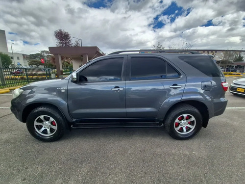 Toyota Fortuner SR5 AT 2.7  4X4