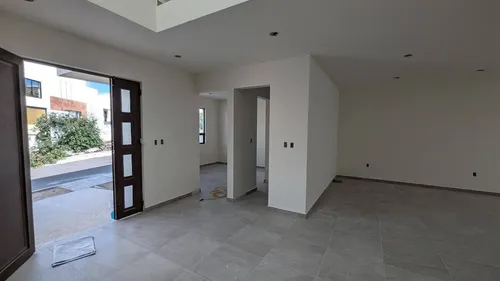 Casa En Venta En Zibatá, Club De Golf, 4 Recámaras, 3 Baños, 3 Estacionamientos