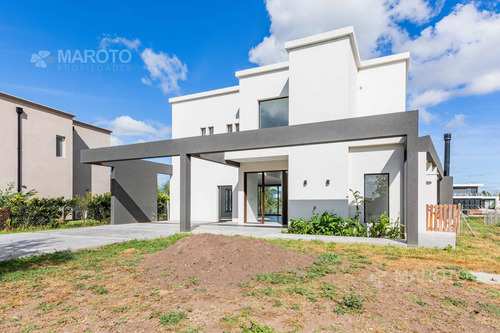 Imagen 4 de 30 de Casa En Venta A La Laguna En Canton Norte- Maroto Propiedades-