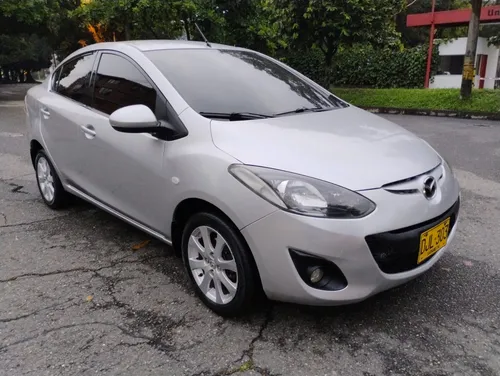 Mazda 2 Sedan Automatico