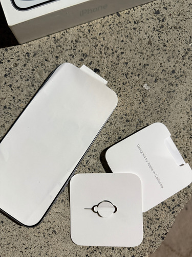 iPhone 15 Liberado Para Cualquier Compañía 128 Gb No Icloud Un Solo Dueño, Un Año De Uso Y Cuenta Con Factura De Compra En Tienda Macstore Se (Usado)