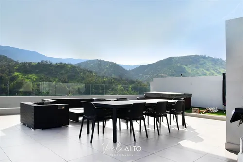 Departamento En Venta De 4 Dorm. En Lo Barnechea / 3 Estac.