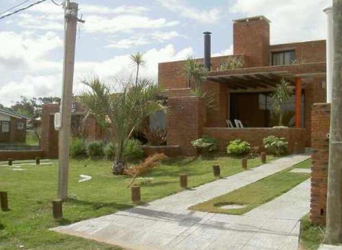 Alquilo Piriapolis Linda Casa Nuevita Frente A La Mejor Playa 3 Dormitorios 2 Banos Aire Fondo Lavaropas Barbacoa Totalmente Equipada Para 7 Personas