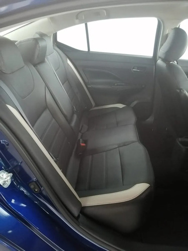 Imagen 11 de 12 de Nissan Versa Platinum Cvt