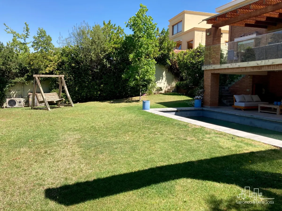 Imagen 1 de 30 de Espectacular! 4d+5b+estar+servicios+4estac - San Carlos
