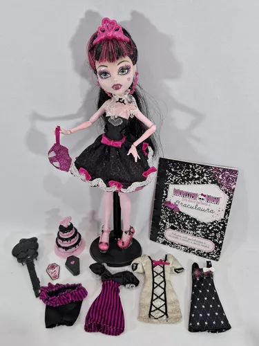 Boneca Draculaura 1600 Aniversário Monster High Mattel 09