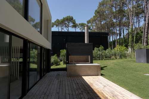 Casa En Punta Del Este. Venta Y/o Alquiler