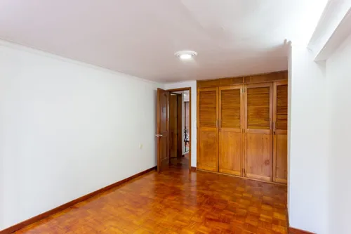 Apartamento En Venta En Conquistadores. Cod V21453