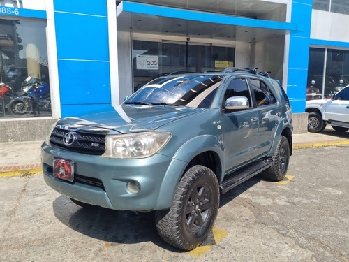 Toyota Fortuner  4x4