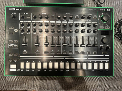 Roland Tr8