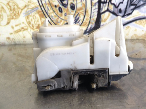 Chapa Cerredura Puerta Trasera Derecha Derby 00-05 Oem