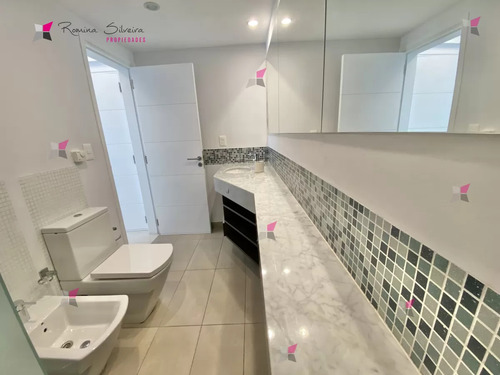 Venta De Apartamento De 2 Dormitorios Y Medio En Edificio Icon Brava