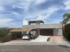 Venta De Casa De Arquitecto En Cumbres Del Lago.