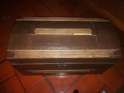 Baul Antiguo De Madera De Tamaño Pequeño Hermoso