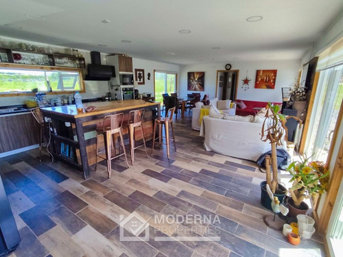 Casa De 135 M2, 4d / 3b En Sitio De 5000 M2