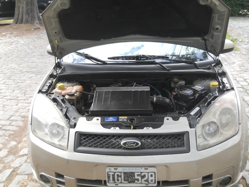 Ford Fiesta Max Full
