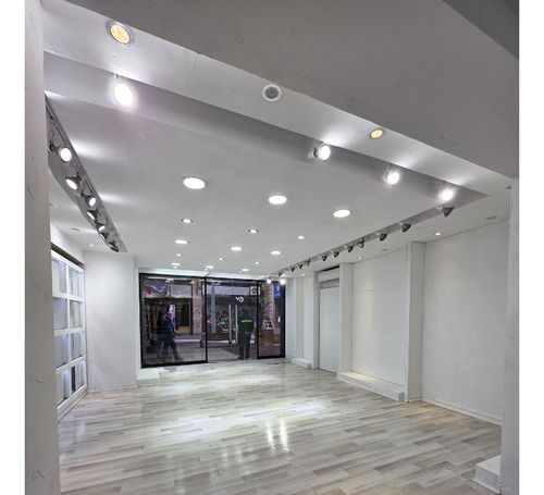 Moderno Local Comercial, Colindante Acceso Mall Vivo Imperio