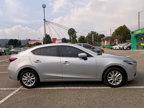 Mazda 3 2.O SPORT TOURING