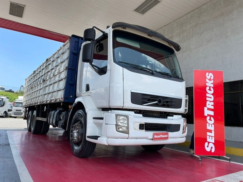 Imagem 1 de 15 de Volvo Vm270 6x2 Carroceria Grade Alta 13/13 Selectrucks